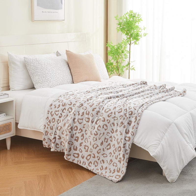 SOCHOW Flannel Fleece Cheetah Print Throw Blanket for Women, Lightweight Super Soft Cozy Plush Blanket, 50 x 60 Inches Brown Leopard - Image 5